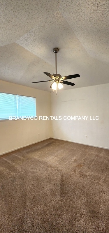 Building Photo - 2302 Savage Dr