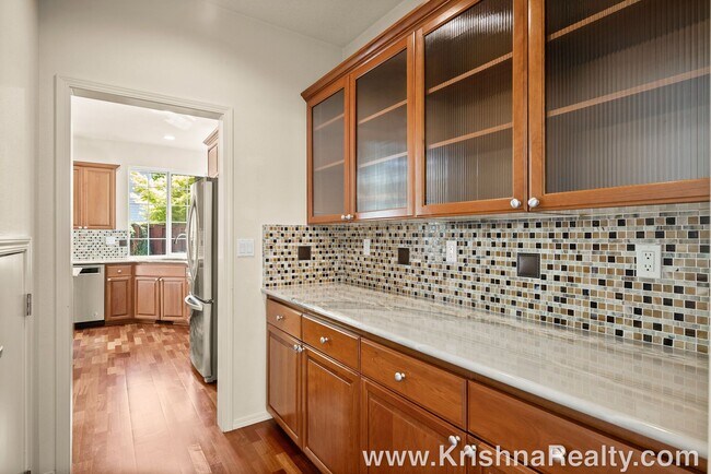 Building Photo - Beautiful 3 Bedroom | 2.5 Bathroom Single Family Home | 1 large bonus room | Located In Quiet Cas...