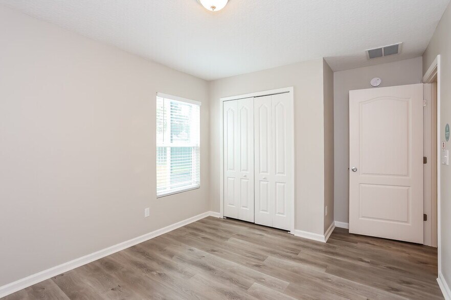 Building Photo - 15809 Canoe Creek Dr