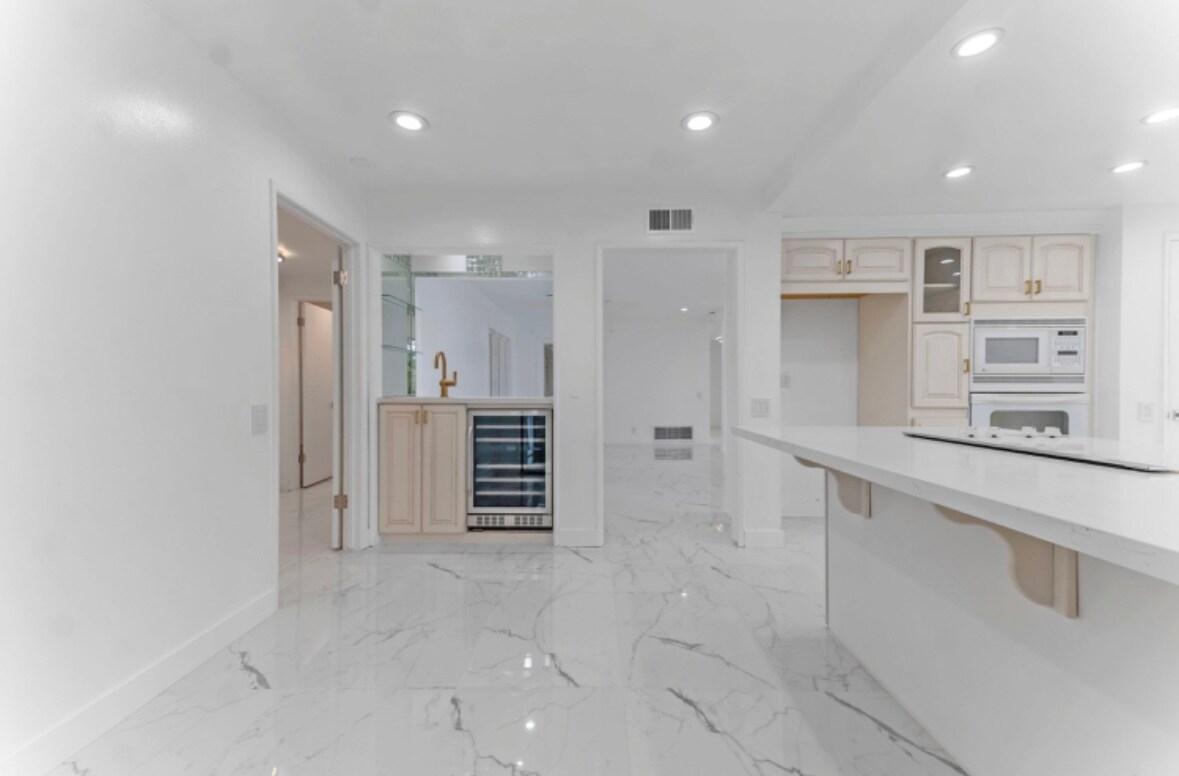 Building Photo - 2506 Sapra St