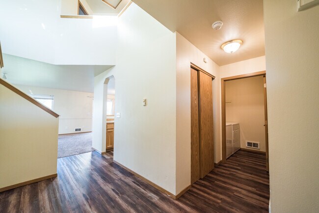 Building Photo - 2106 Yellowstone St