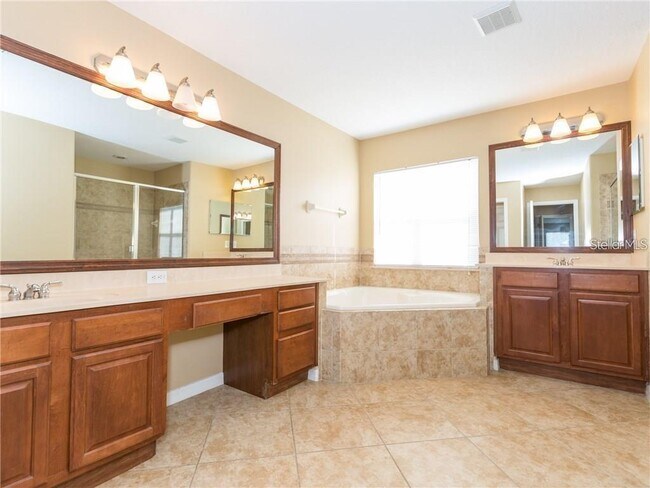 Building Photo - 173 Donner Dr