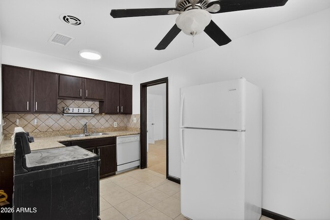 Building Photo - 1113 N Coolidge Ave