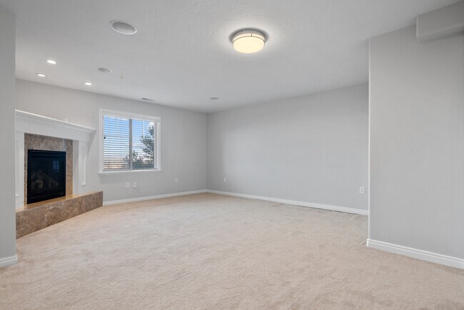 Building Photo - 1376 Alpine Way