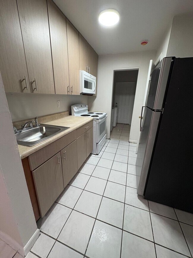 Building Photo - 900 NW