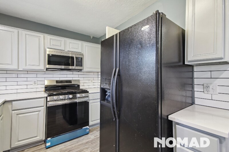 Building Photo - 2040 Sandy Knoll Dr