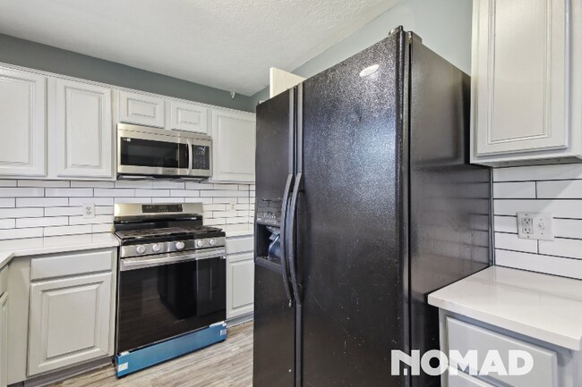 Building Photo - 2040 Sandy Knoll Dr