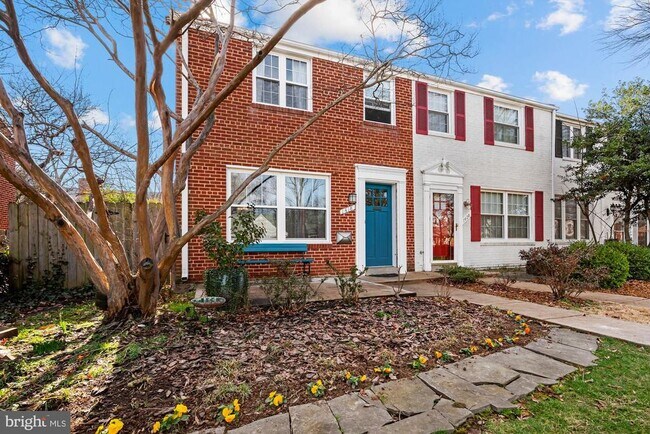 Building Photo - 1418 Dogwood Dr