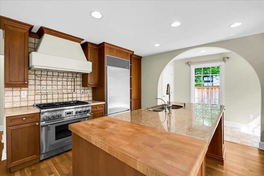 Building Photo - 455 Linden Rd