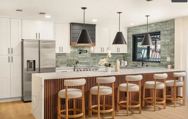 Building Photo - 1453 La Habra Dr