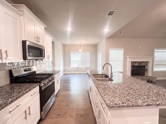 Building Photo - 8395 Loch Lomand Ln