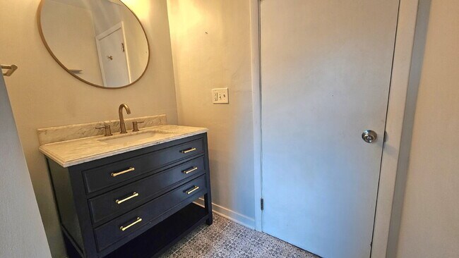 Building Photo - Beautiful 3-Bed, 3-Bath Haven with 1,901 Sq Ft of Comfort in St Louis Park with yard. 7/1/2026