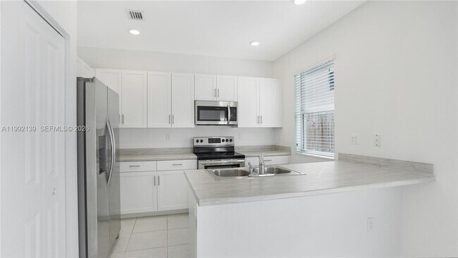 Building Photo - 2676 SE 12th Pl