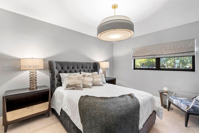 Building Photo - 540 Reinante Ave