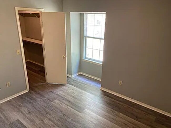 Building Photo - Available January 1st! 2 Bedrooms, 1.5 Bathrooms Two-Story Townhouse in Farmington