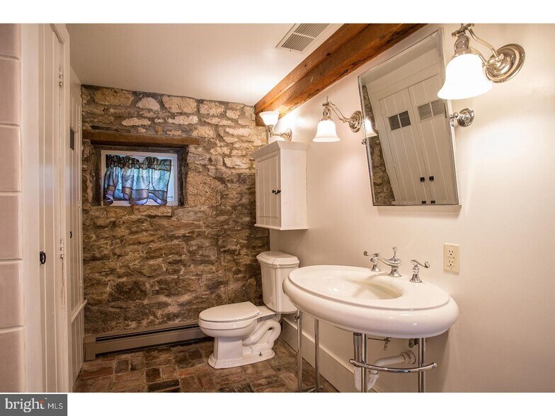 Building Photo - 6054 Honey Hollow Rd