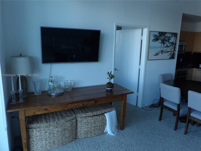 Building Photo - 950 Brickell Bay Dr