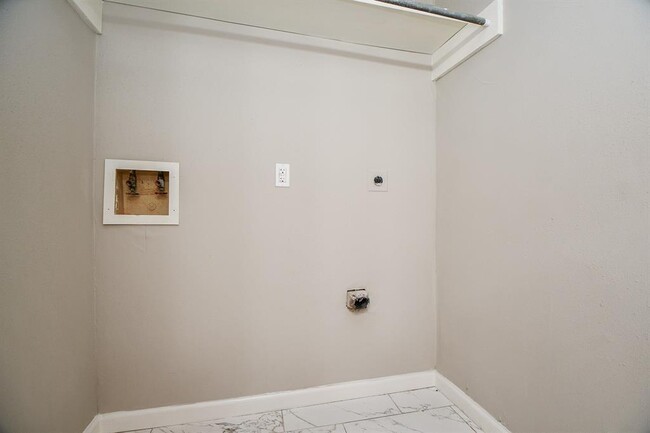 Building Photo - 12569 Wellington Park Dr