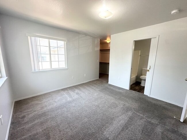 Building Photo - Affordable living at Westside Apartments!