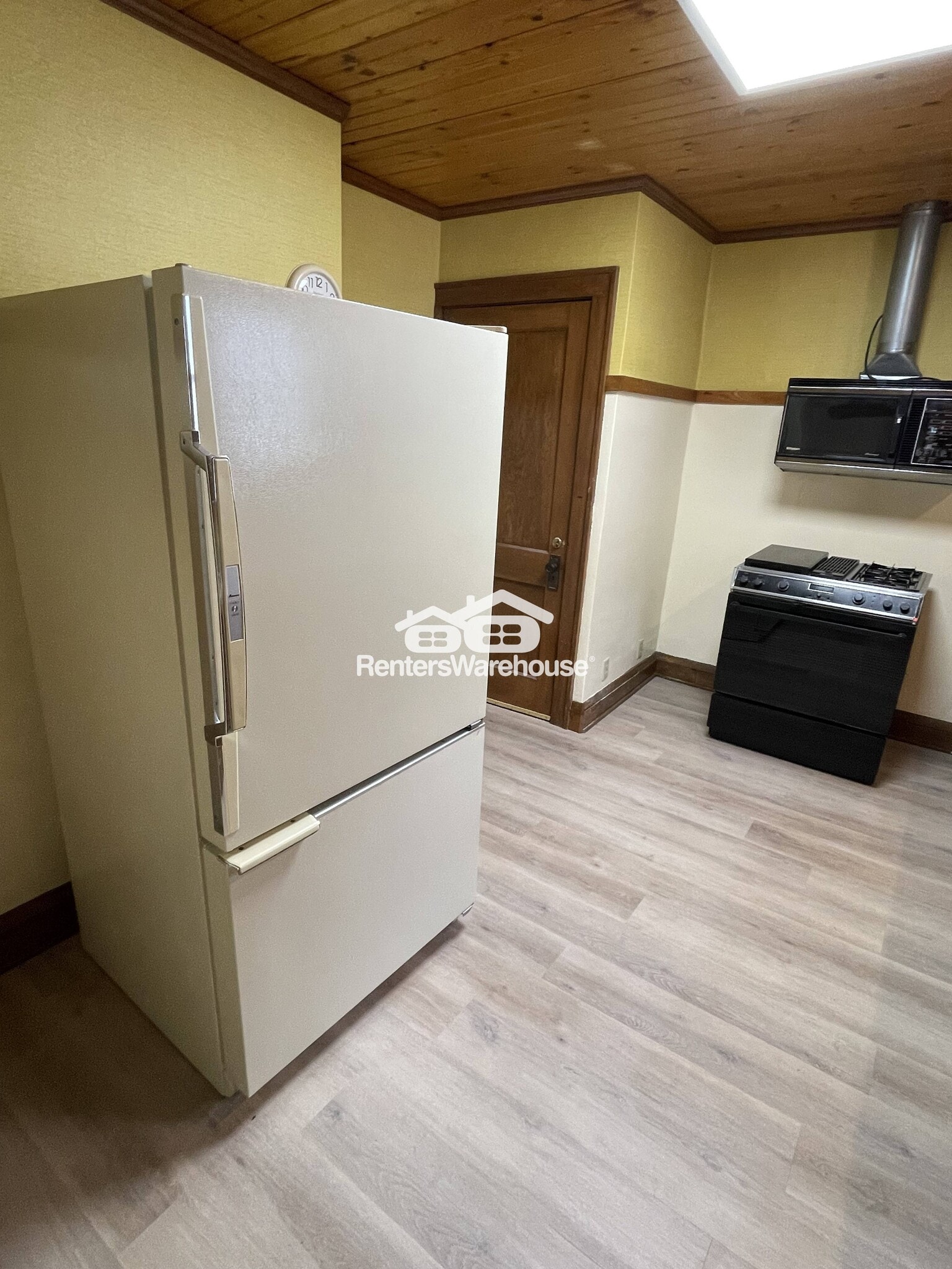 Building Photo - 826 1st St NW