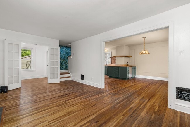 Building Photo - Gardener's Dream! 3-Bedroom, 1.5-Bath Home, Steps away from Tower Grove Park