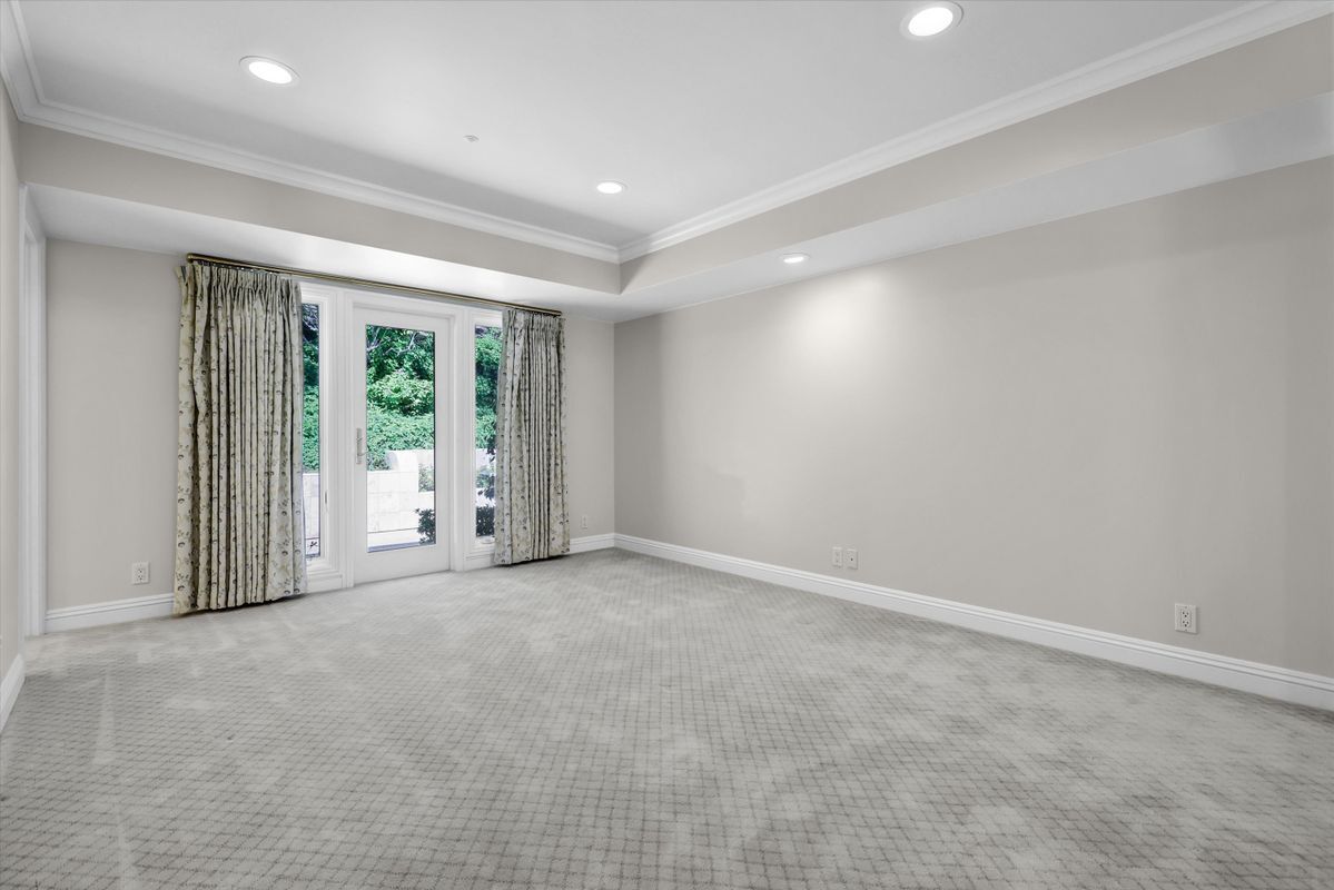 Building Photo - 1070 Granville Dr