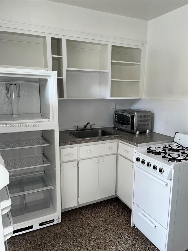 Building Photo - 2023 Taylor St