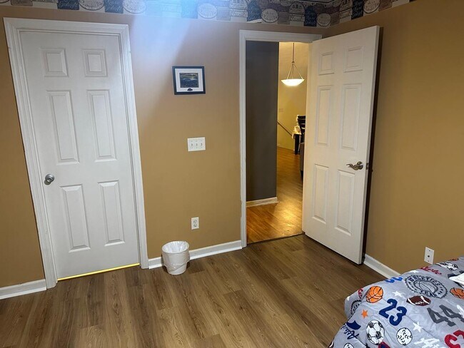 Building Photo - 4611 Court Yard Dr