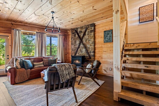 Building Photo - 208 Tunnel Ridge Dr