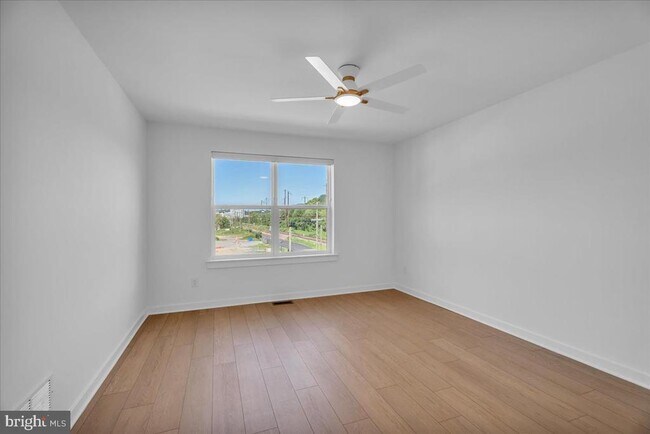 Building Photo - 904 Riverplace Dr