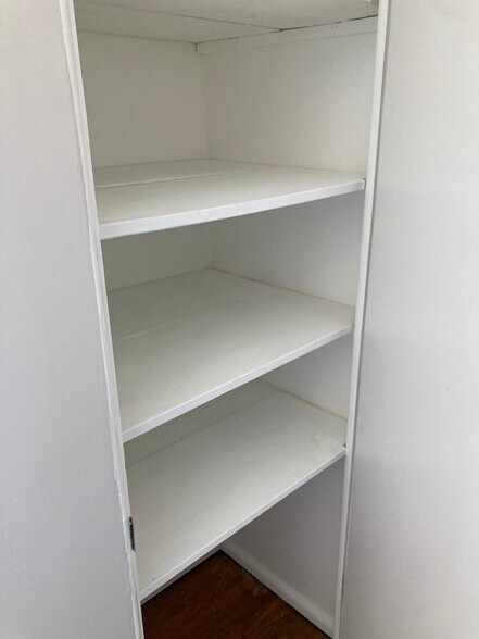 Building Photo - 6213 Nagel Ave