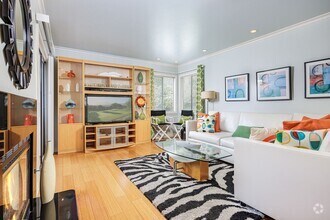 Building Photo - Long-Term | Vacation Rental | Laguna Beach