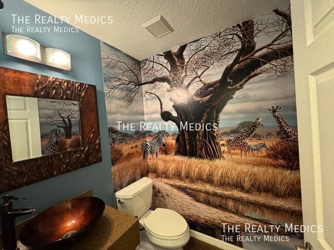 Building Photo - 1328 Karok St