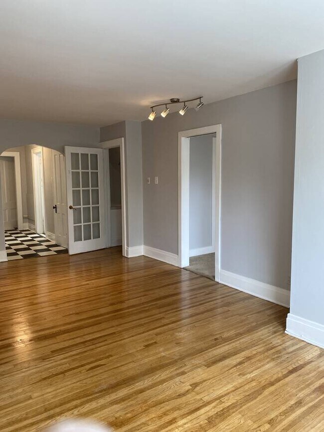 Building Photo - 405 Elmwood Ave