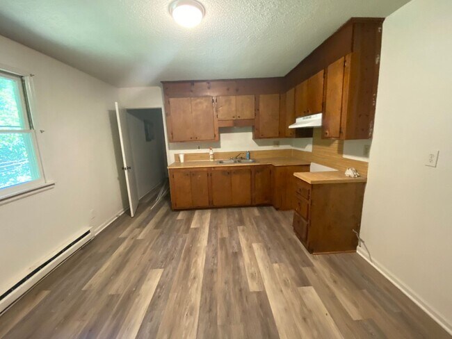 Building Photo - 217 Osborne St