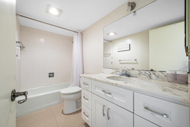 Building Photo - 5100 N Ocean Blvd