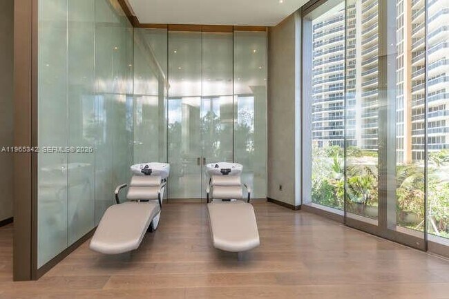 Building Photo - 18975 Collins Ave