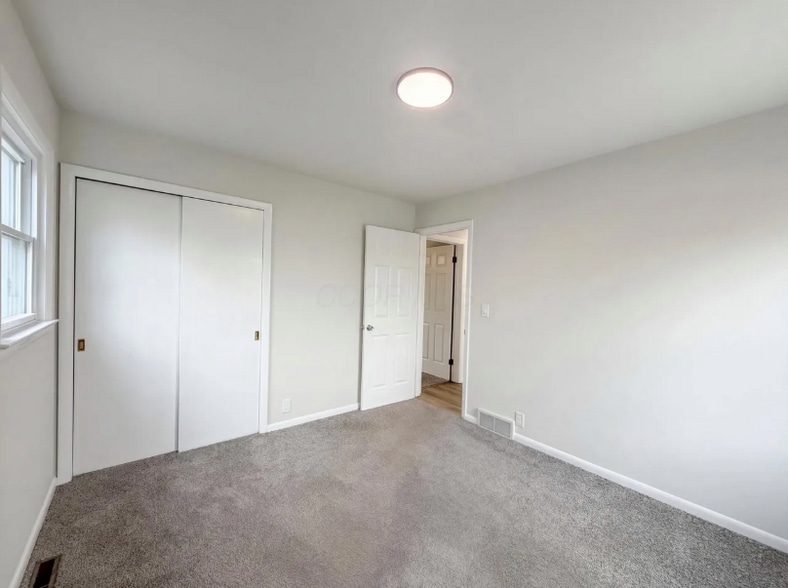 Building Photo - 413 Sherwood Dr W