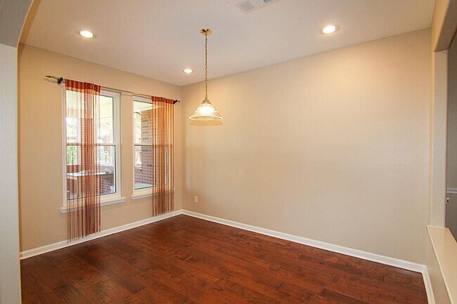 Building Photo - 2758 Laguna Pointe Dr
