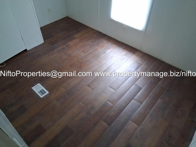 Building Photo - 5588 Aenon Ln
