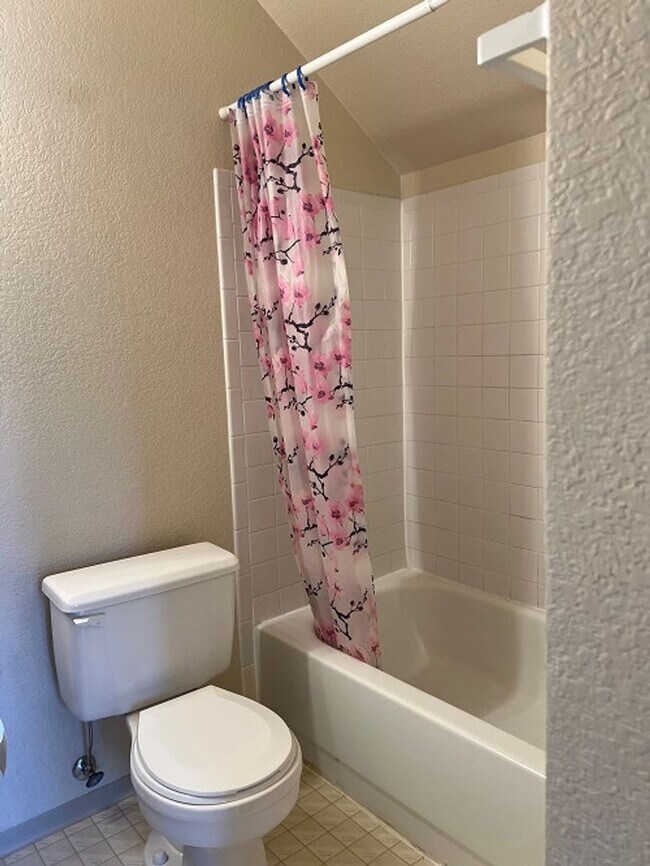 Building Photo - 2 Bed / 2 Bath Fort Collins Condo Near CSU with Patio & Washer/Dryer