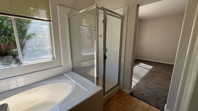 Building Photo - Adorable Four Bedroom home ready for its forever family!