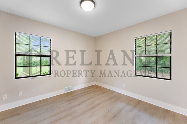 Building Photo - 3236 S Handley St