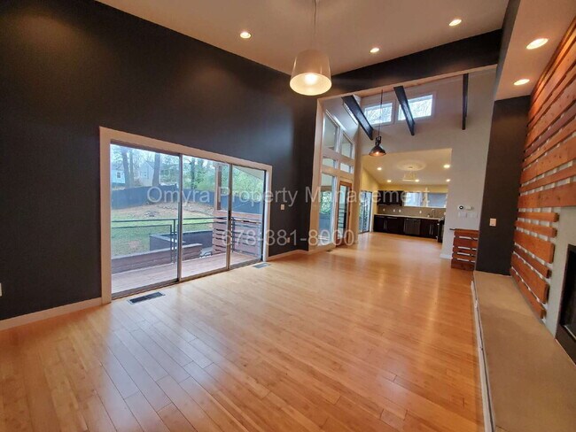 Building Photo - Luxurious 4 bedroom house in Atlanta!