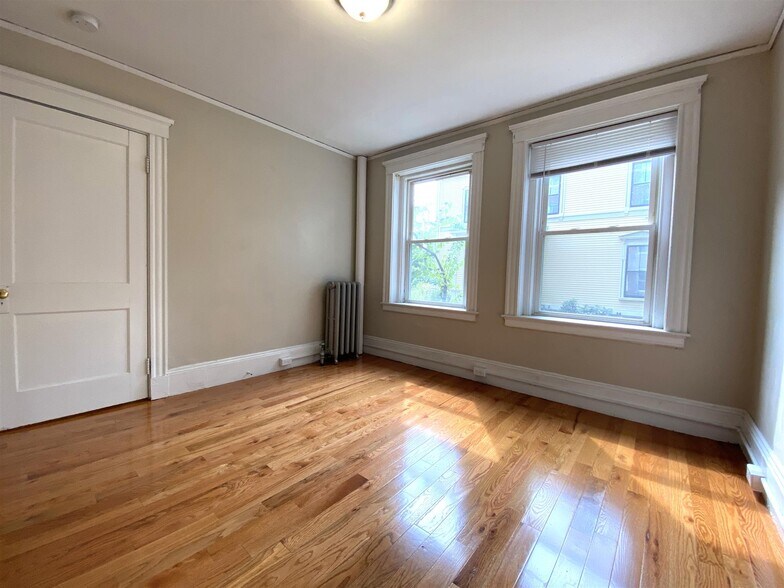 Building Photo - 6 Craigie Cir