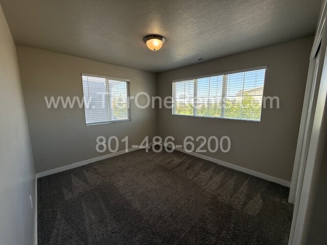Building Photo - NO deposit option available for qualified ...