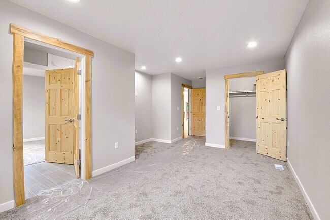 Building Photo - 132 Pauls Ln