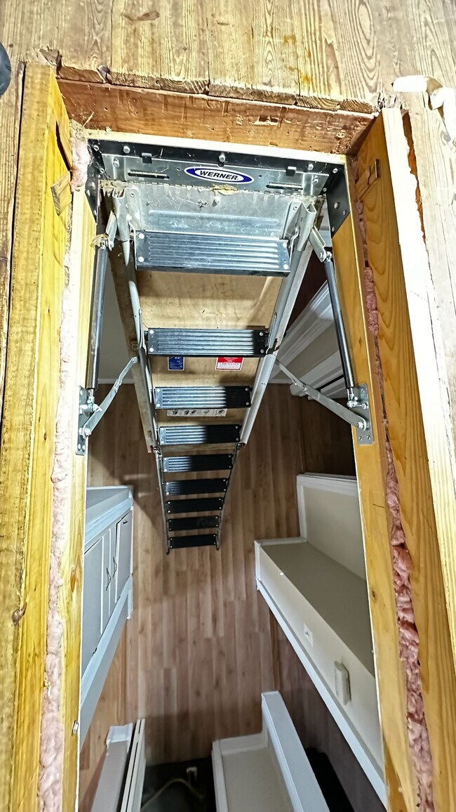 Building Photo - 1026 Mill St