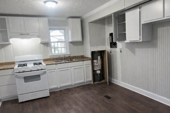 Building Photo - 661 Coleman Ln