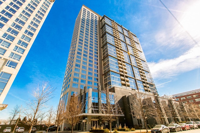 Building Photo - 1901 S Calumet Ave